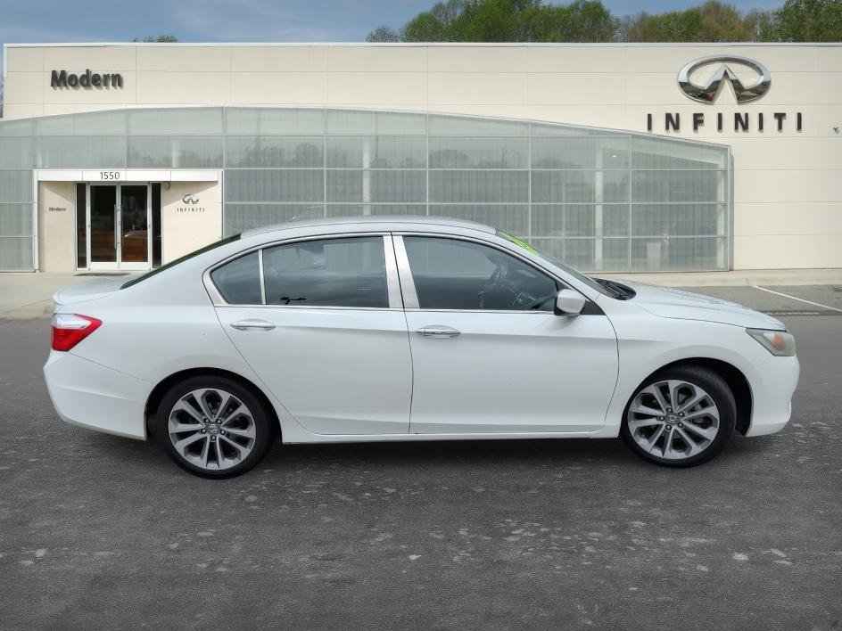 Used 2014 White Orchid Pearl Honda Sport image 3