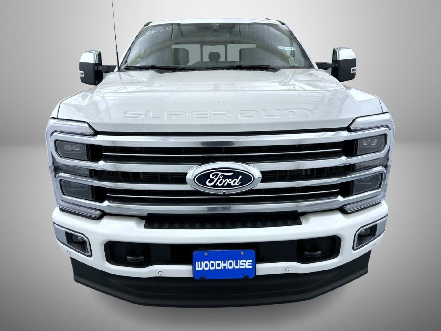 New 2027 Star White Metallic Tri-Coat Ford Platinum image 2