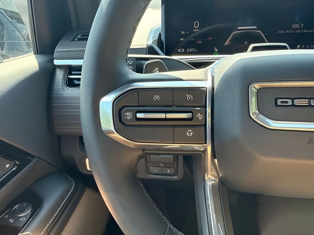 Used 2025 Blue GMC Denali image 29
