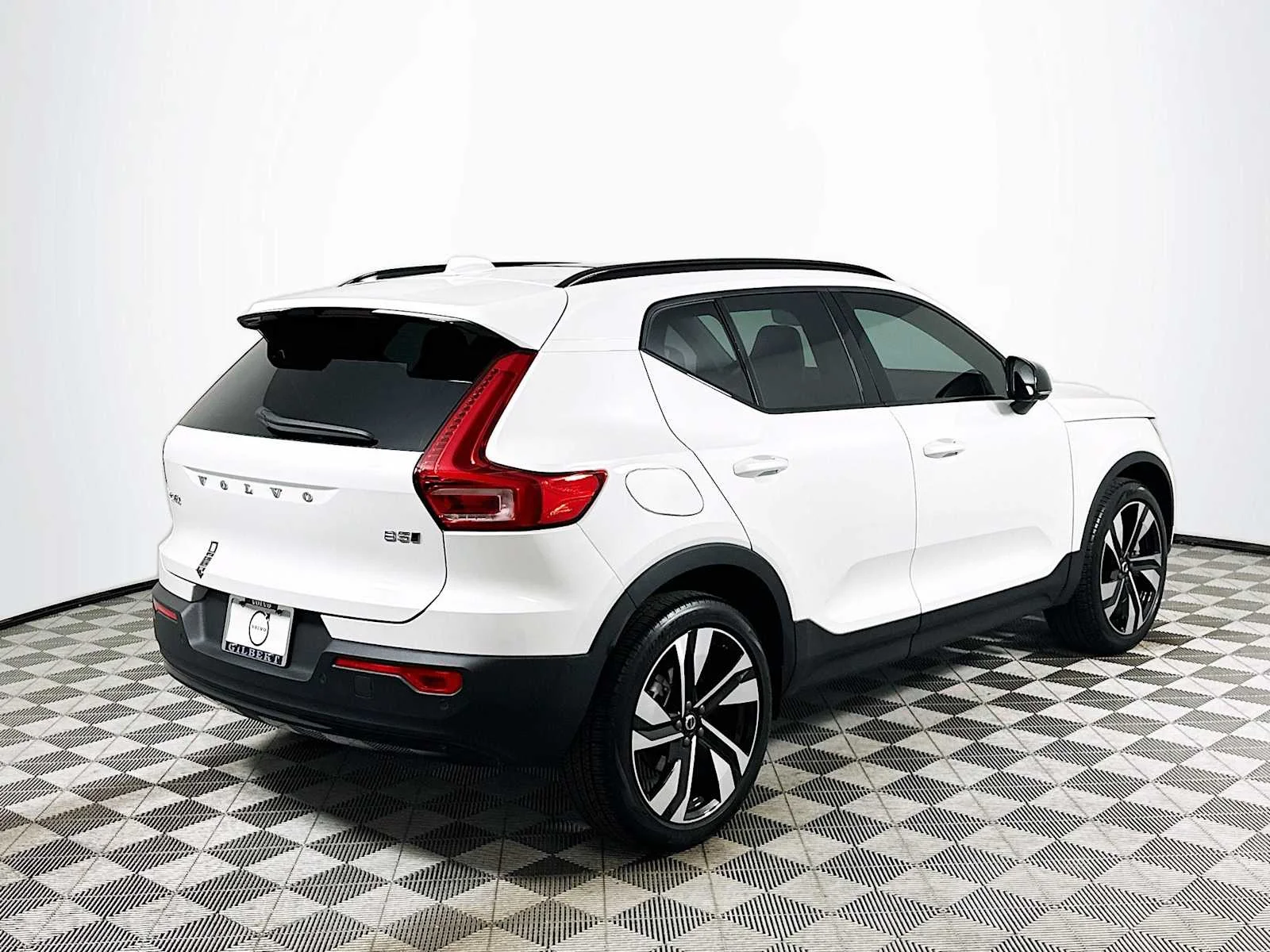 Certified Used 2025 Crystal White Volvo Plus image 7