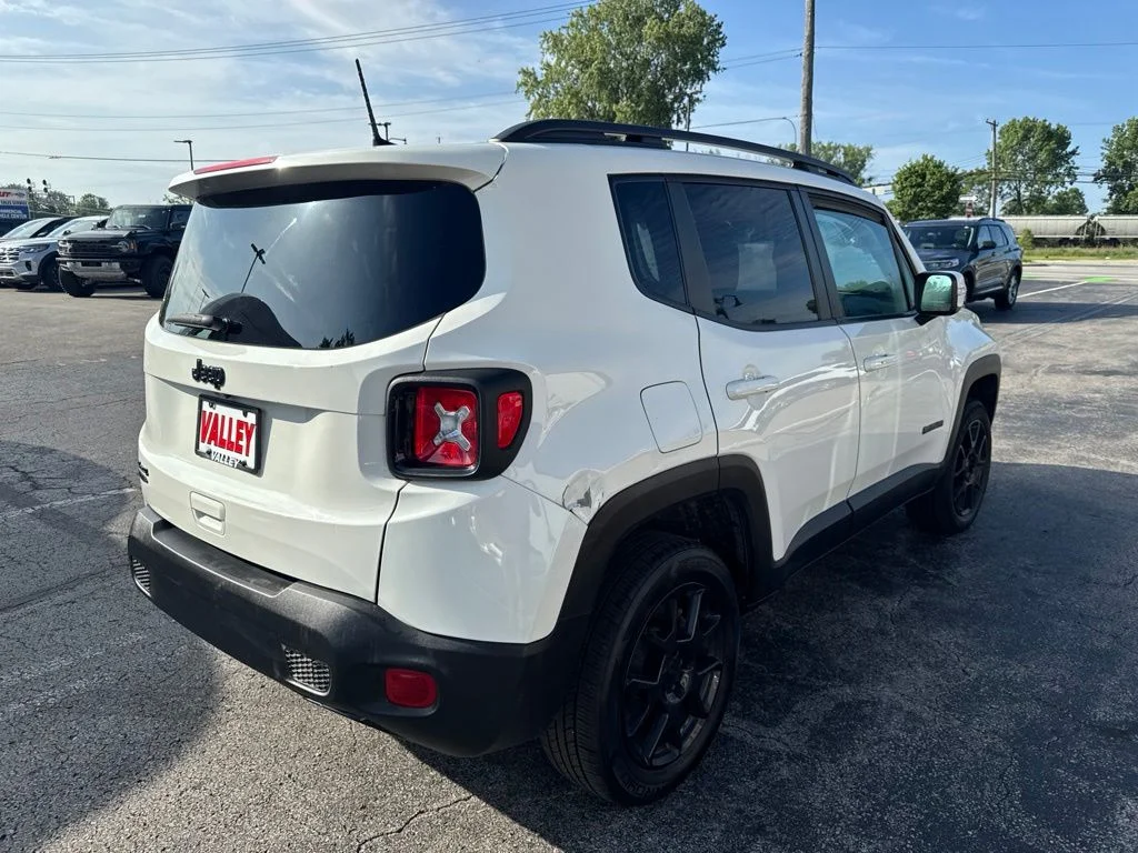 Certified Used 2020 Alpine White Clearcoat Jeep Latitude image 9