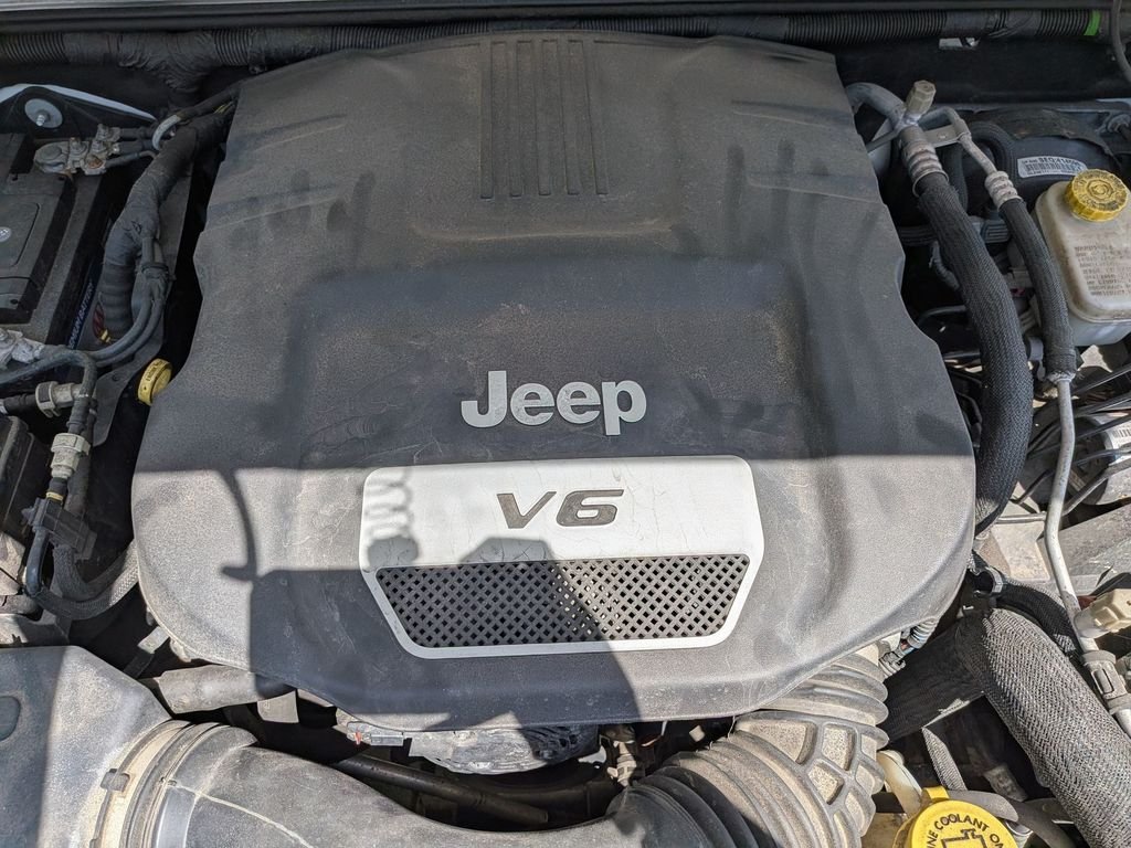 Used 2016 White Jeep Unlimited Sport image 33