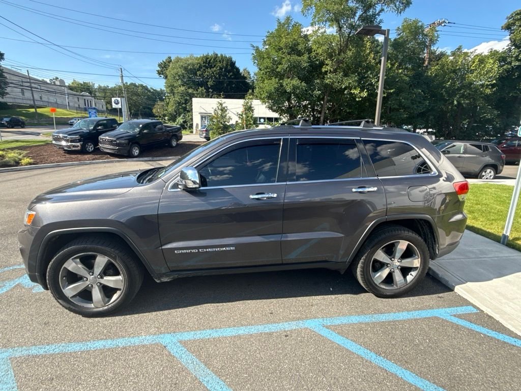 Used 2014 Gray Jeep Limited image 3