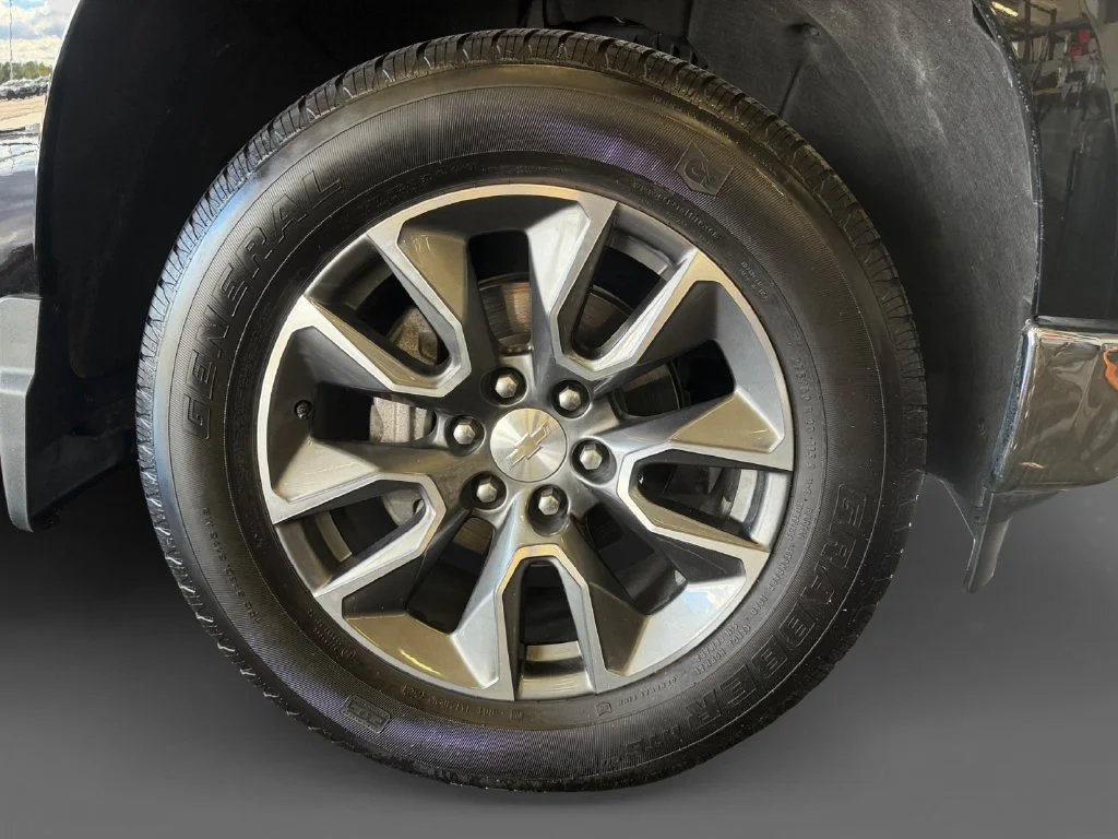 Used 2024 Black Chevrolet LT (2FL) image 9