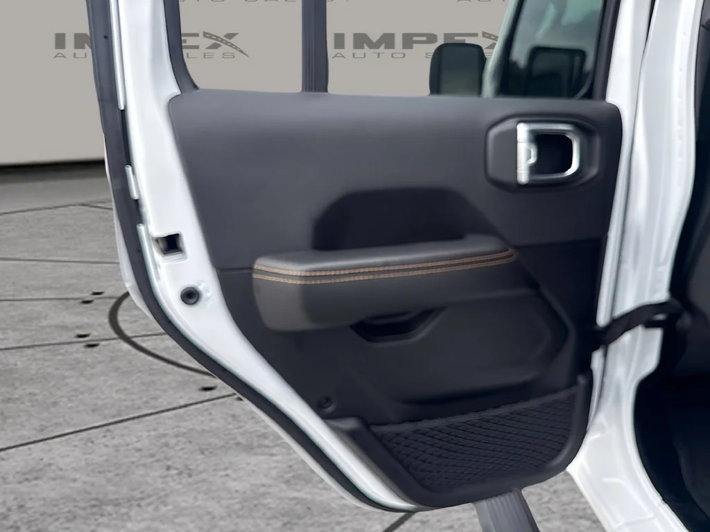 Used 2024 White Jeep Sahara image 27