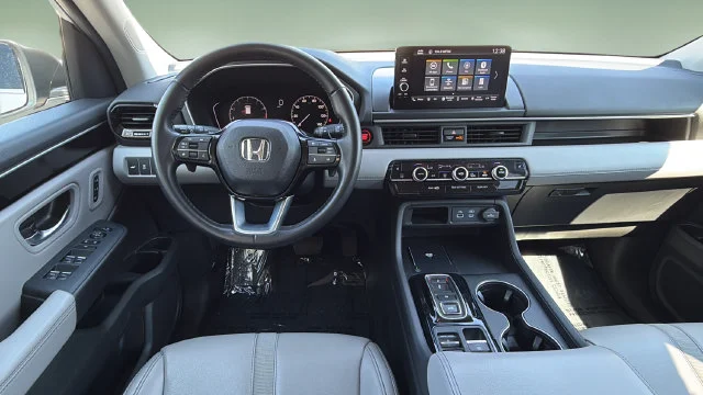 Used 2025  Honda EX-L image 10