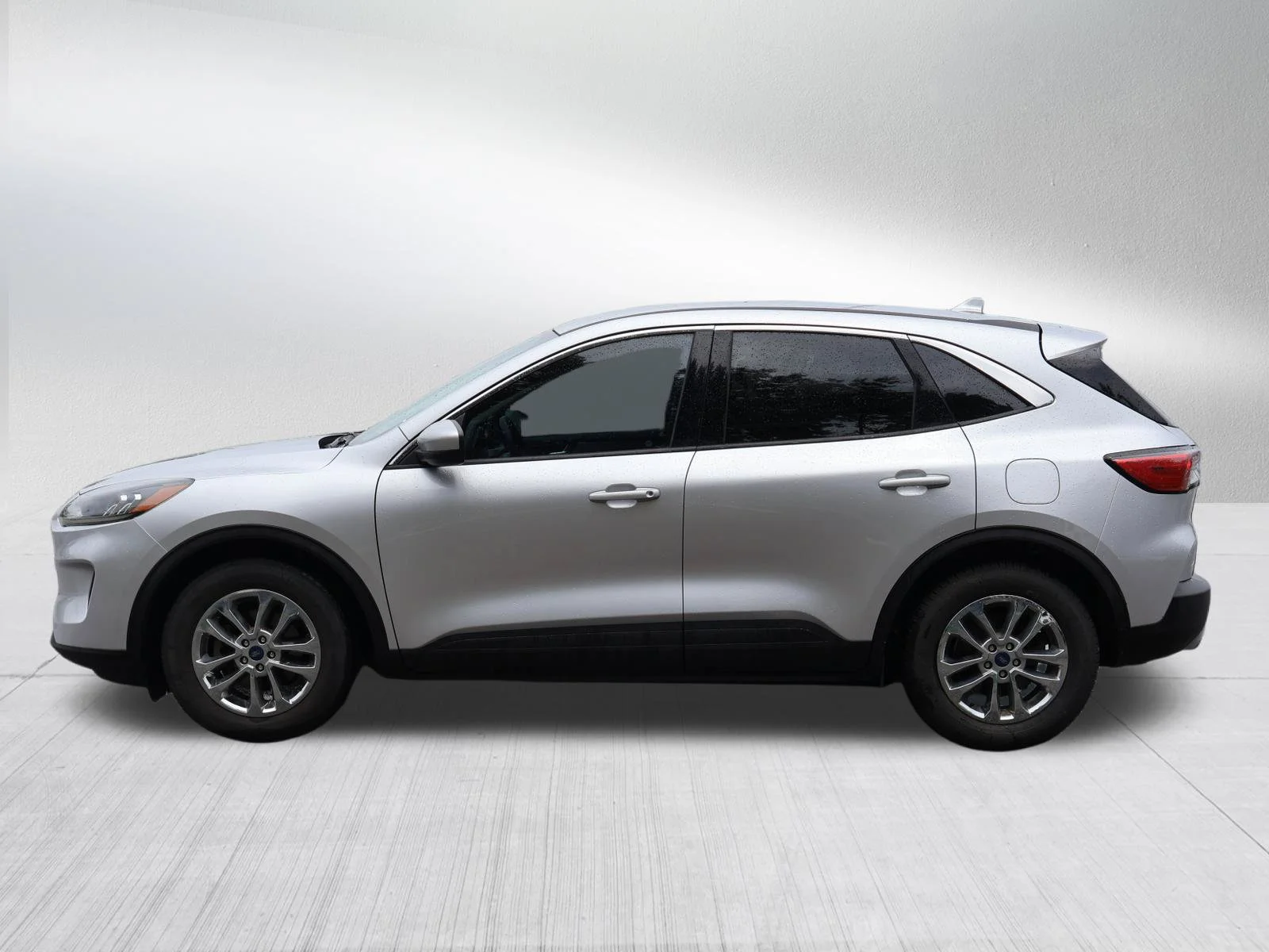 Used 2020 Ingot Silver Metallic Ford SE image 4
