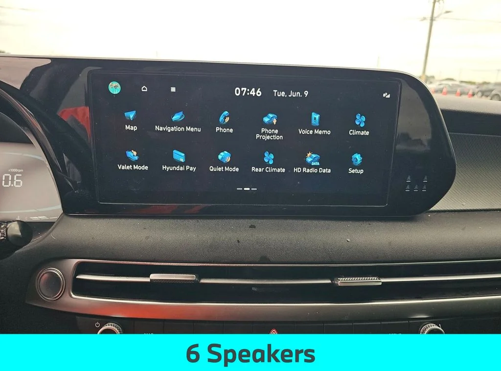 Used 2023 White Hyundai SEL image 9