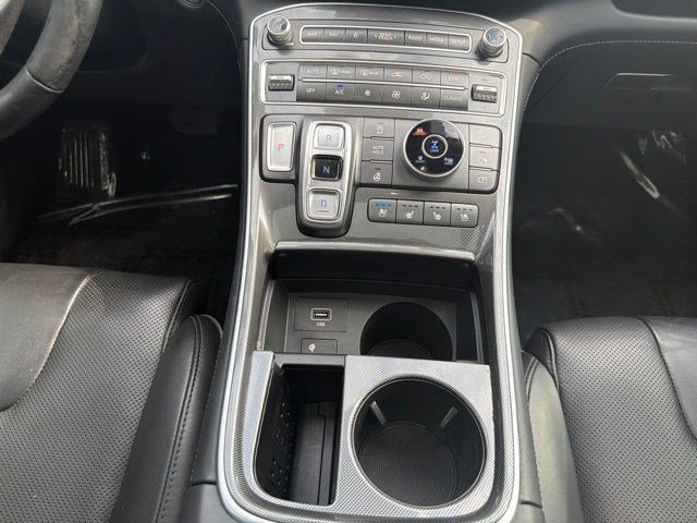 Used 2021 Quartz White Hyundai Limited image 24