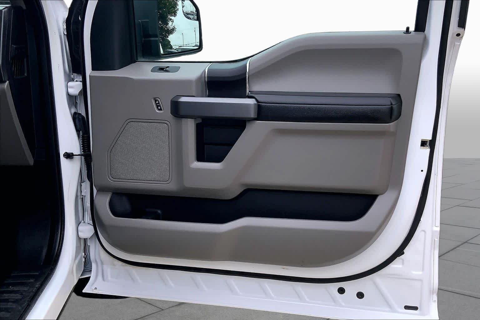 Used 2018 Oxford White Ford XLT image 23