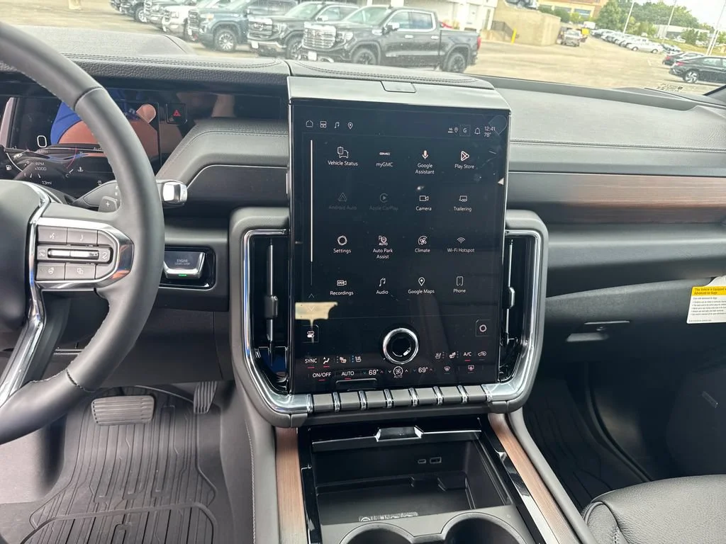 2026 GMC Yukon XL Denali - Photo 18
