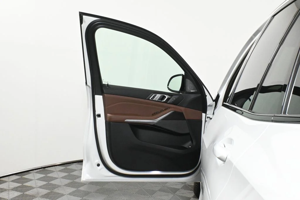 Used 2026 White BMW xDrive50e image 29