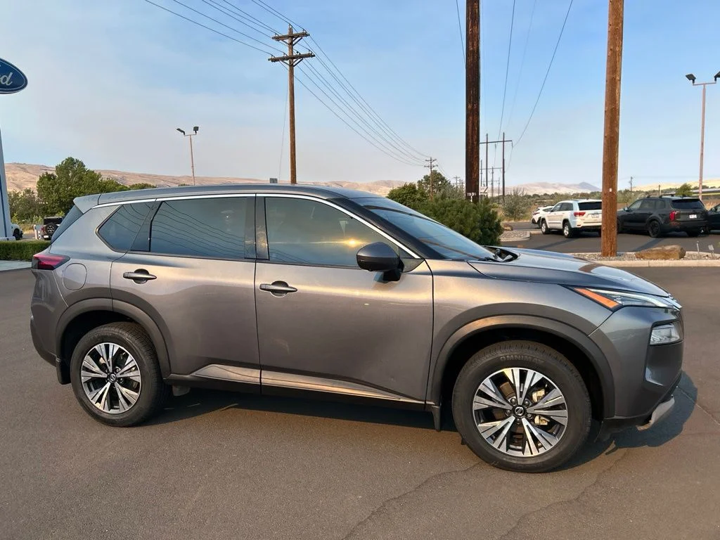 Used 2021 Gun Metallic Nissan SV image 3
