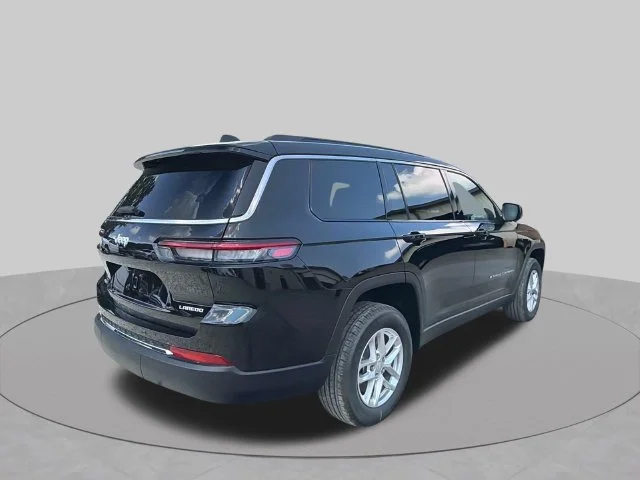 New 2026 Diamond Black Crystal Pearl-Coat Exterior Paint Jeep Laredo X image 4