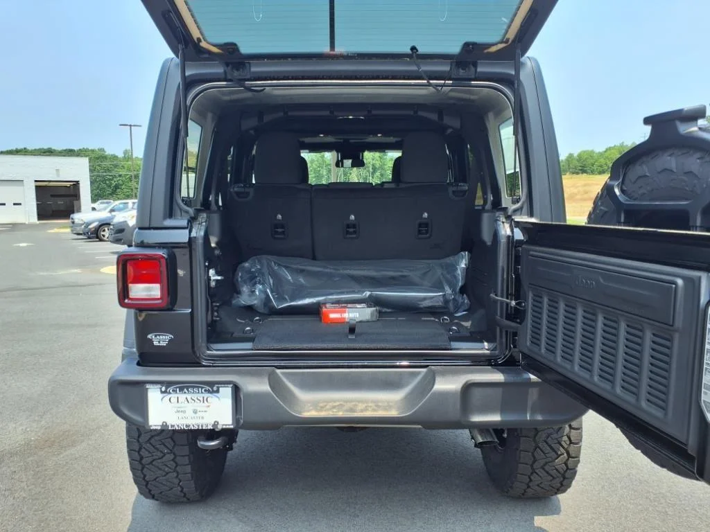 Used 2025 Black Clearcoat Jeep Sport S image 22