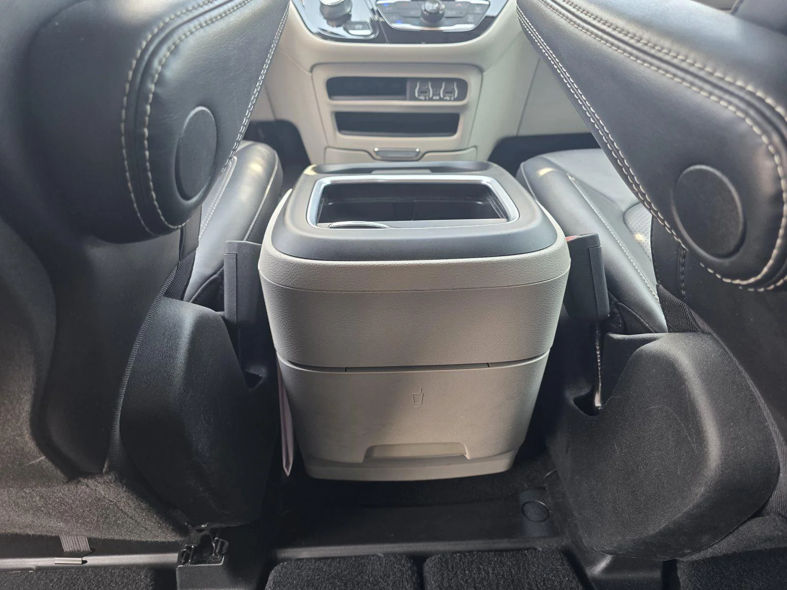 Used 2024 Silver Mist Clearcoat Chrysler Touring L image 31