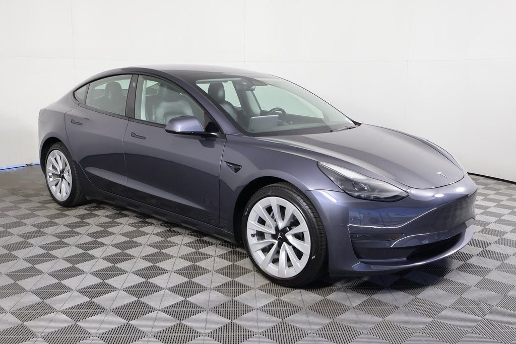 Used 2022  Tesla Base image 3