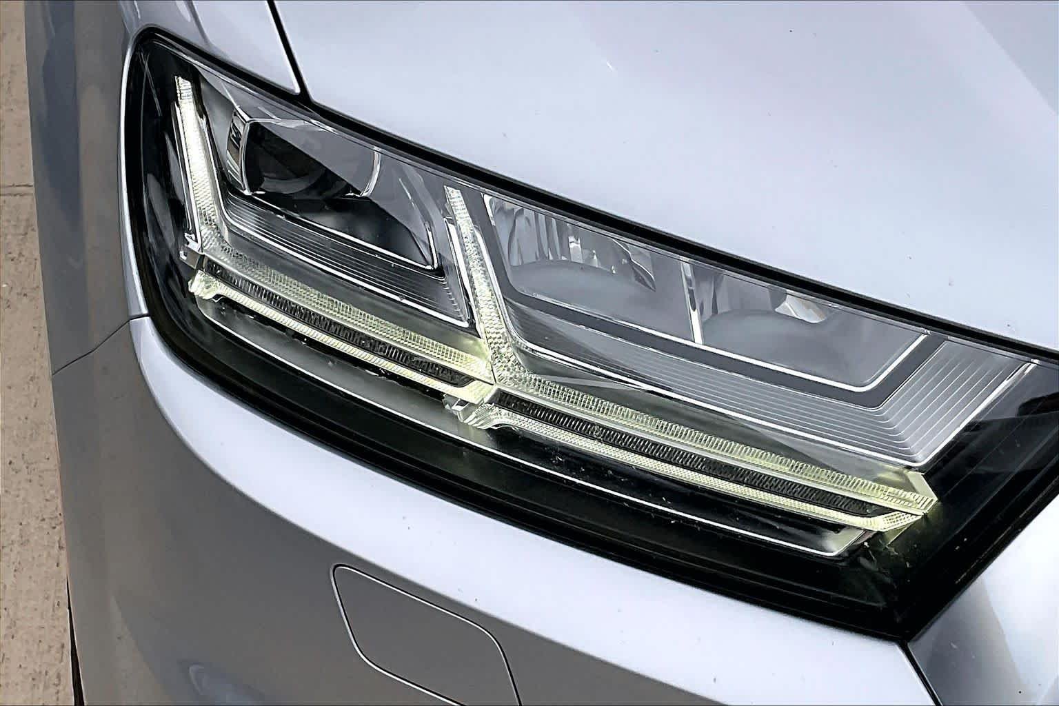 Used 2018 Florett Silver Metallic Audi Prestige image 28