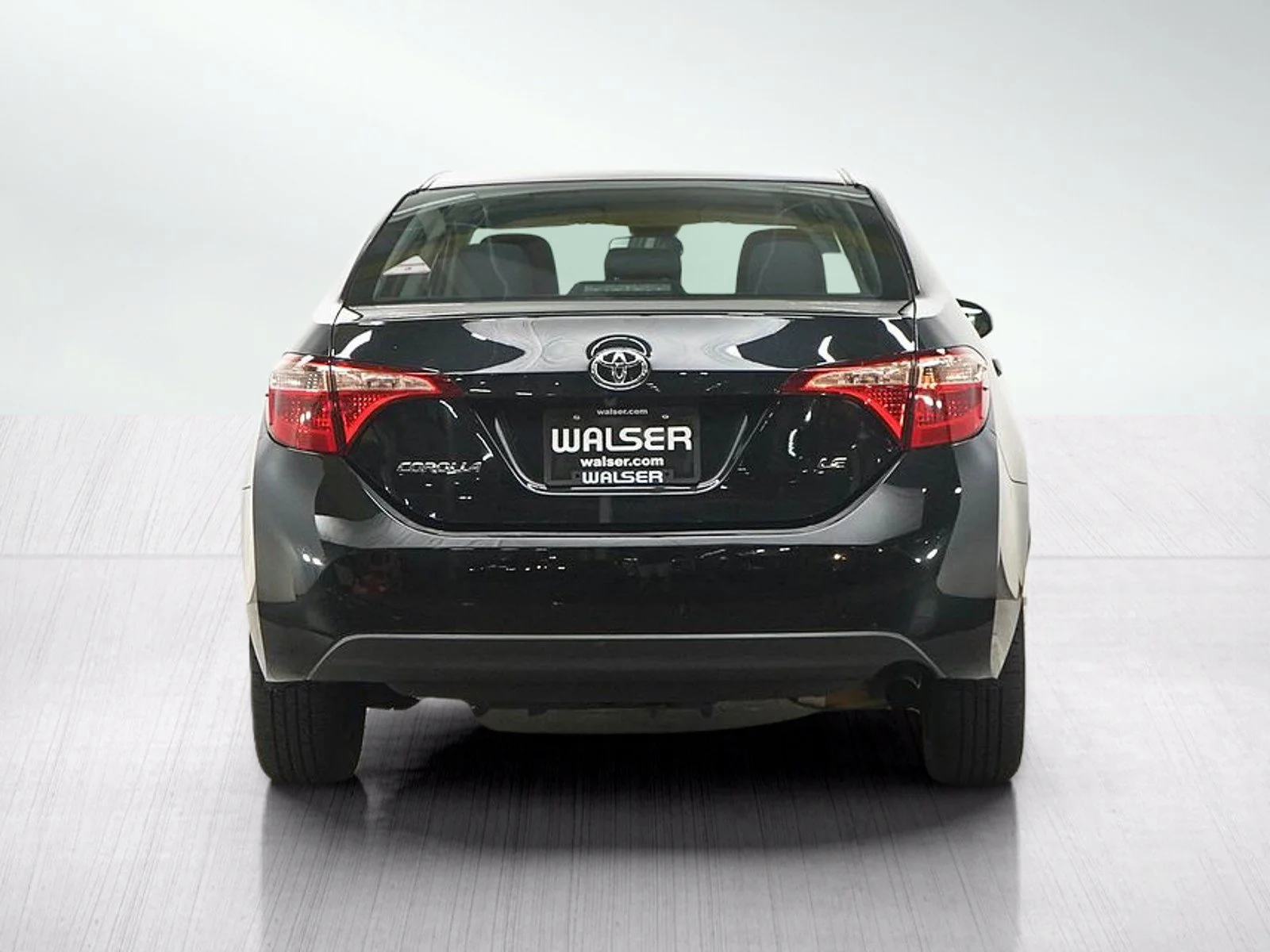 Used 2018  Toyota LE image 4