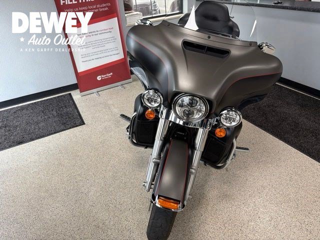 Used 2018 Gray Harley-Davidson ultra image 1