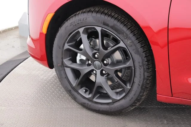 New 2027 Red Hot Pearl-Coat Exterior Paint Chrysler Select image 13