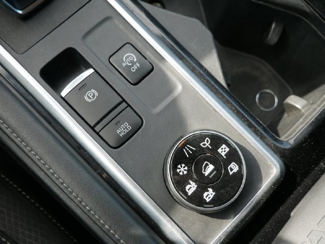 Used 2022 Black Nissan SV image 19