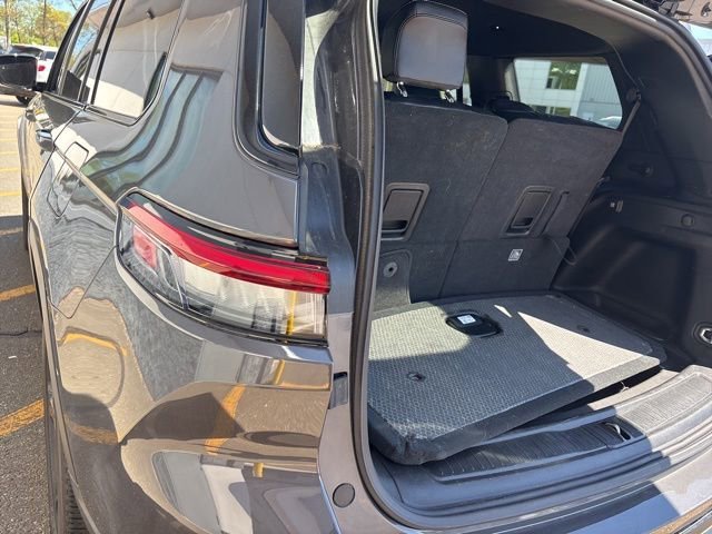 Used 2023 Baltic Gray Metallic Clearcoat Jeep Altitude image 10