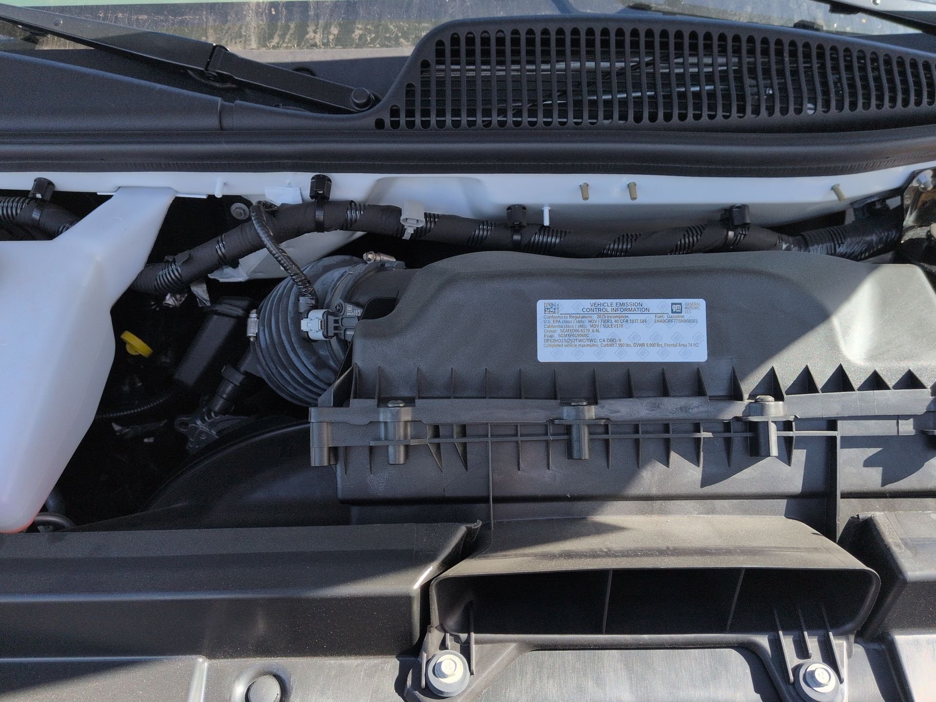 New 2025 Summit White Chevrolet 1WT image 56