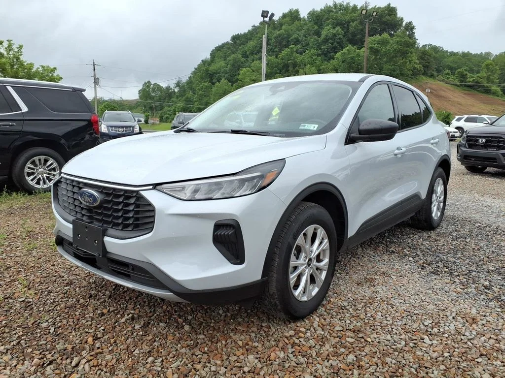 Used 2025 Silver Ford Active image 3