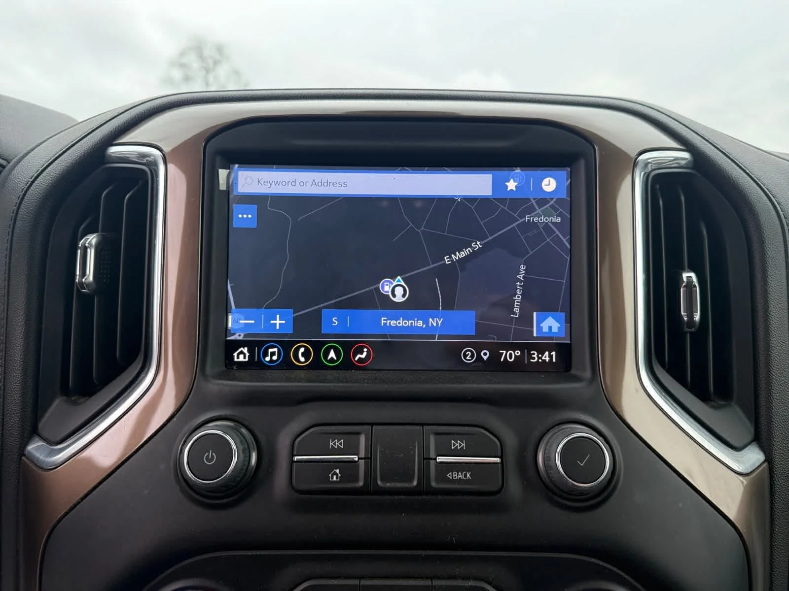 Used 2022 Iridescent Pearl Tricoat Chevrolet High Country image 31