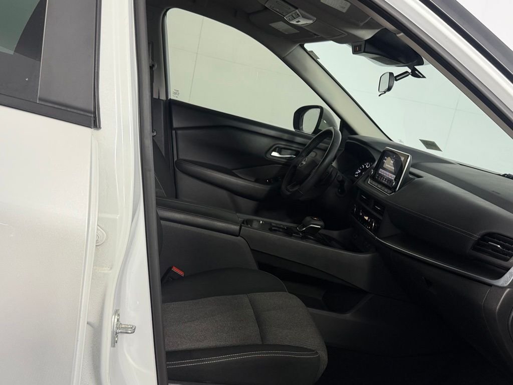 2025 Nissan Rogue SV - Photo 27