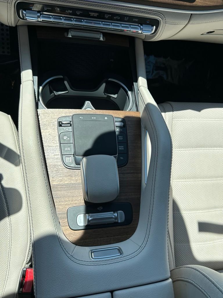 Used 2025  Mercedes-Benz GLS 580 image 13