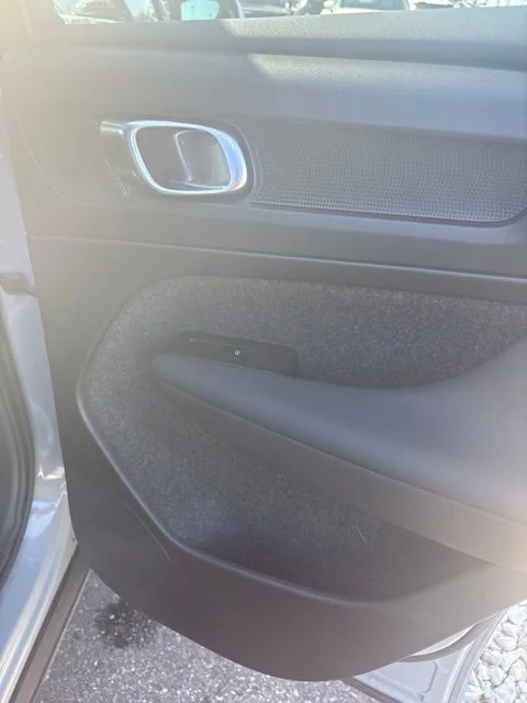 2026 Volvo XC40 Plus - Photo 28