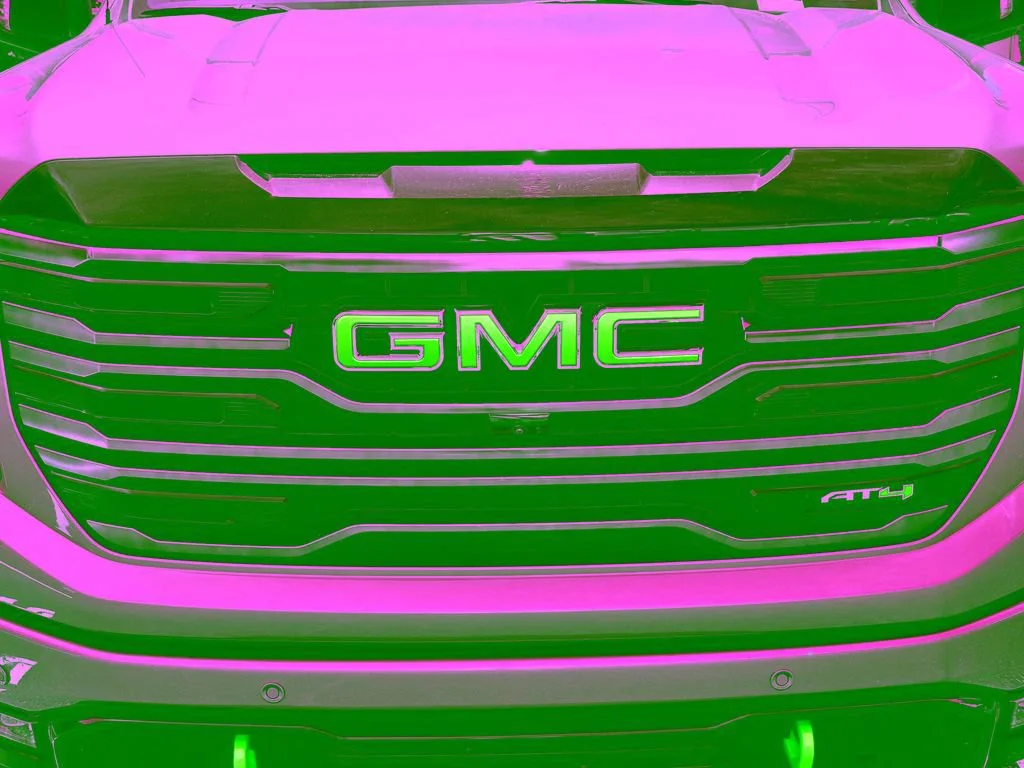 Used 2025 Sterling Metallic GMC AT4 image 3