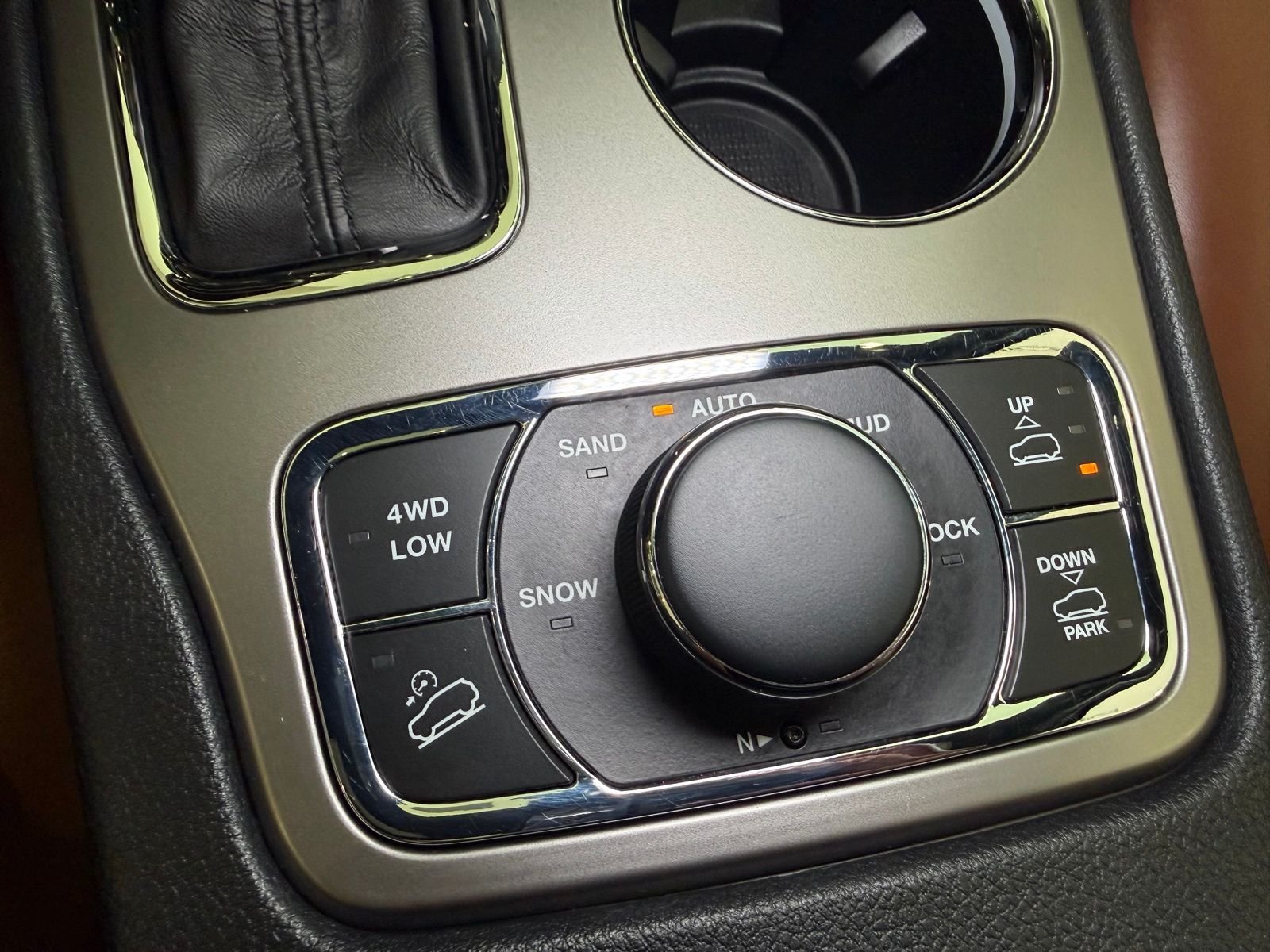 Used 2020 Off-white Jeep Overland image 38