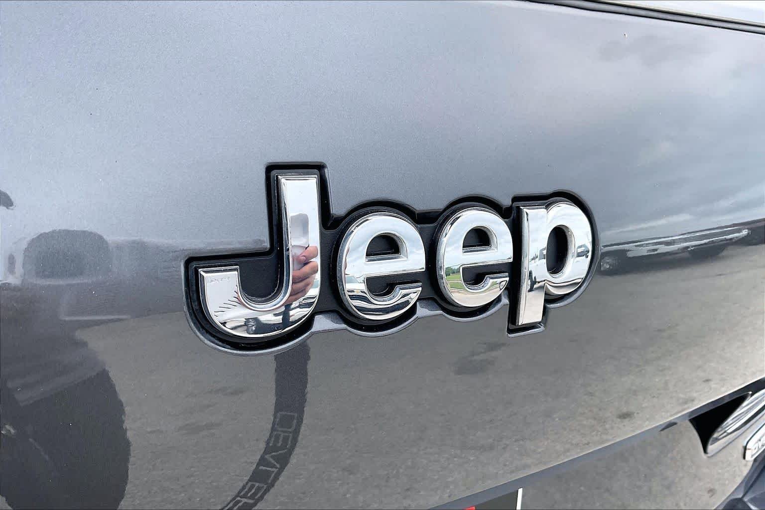Used 2023 Baltic Gray Metallic Clearcoat Jeep Overland image 31