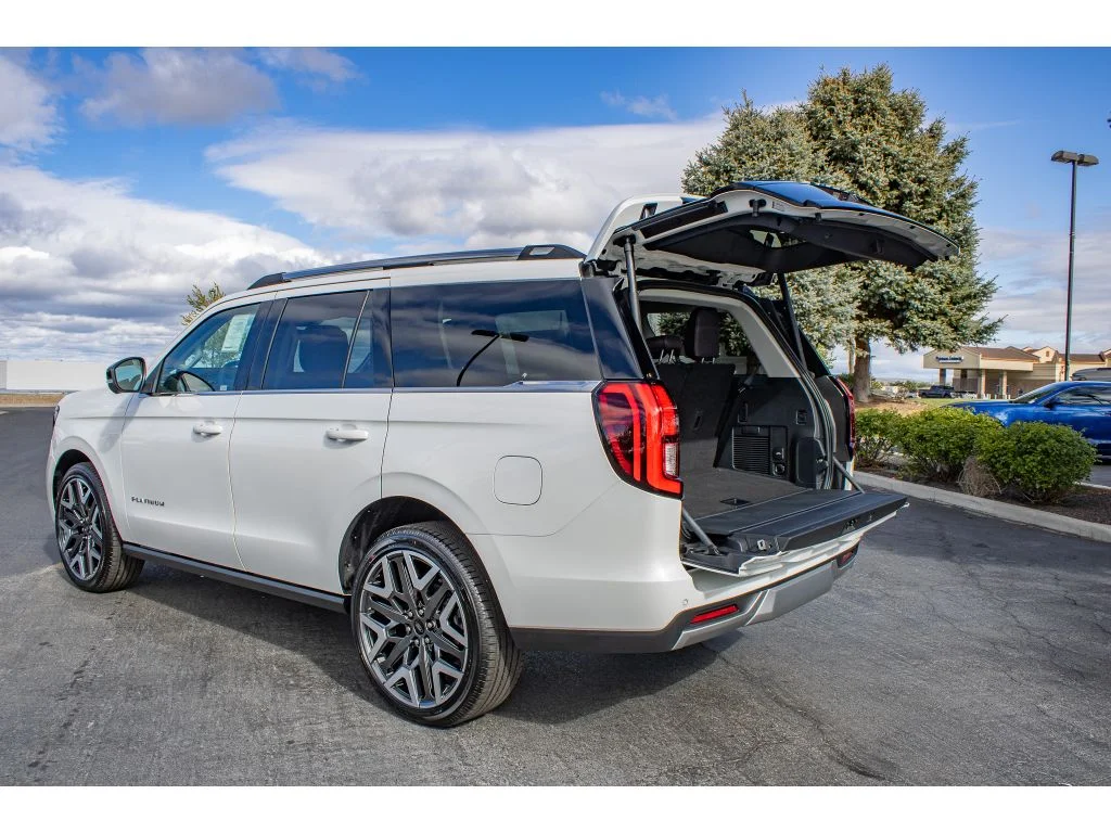 New 2026 Star White Metallic Tri-Coat Ford Platinum® image 10