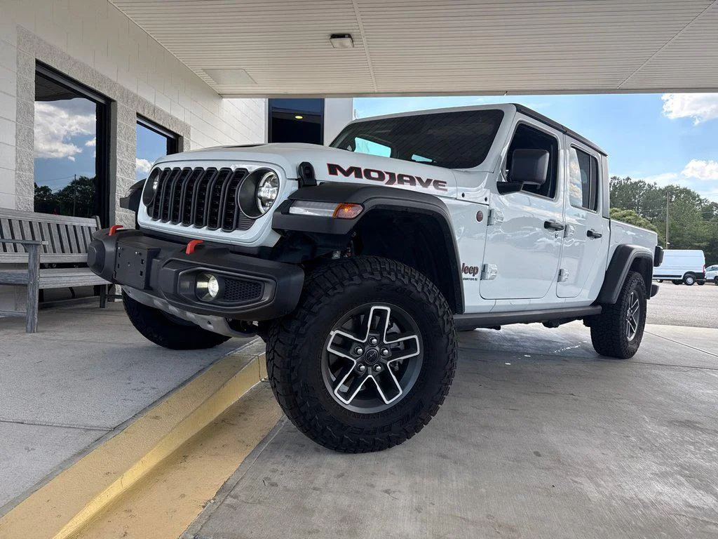 Used 2026 Bright White Clearcoat Jeep Mojave 4x4 image 1