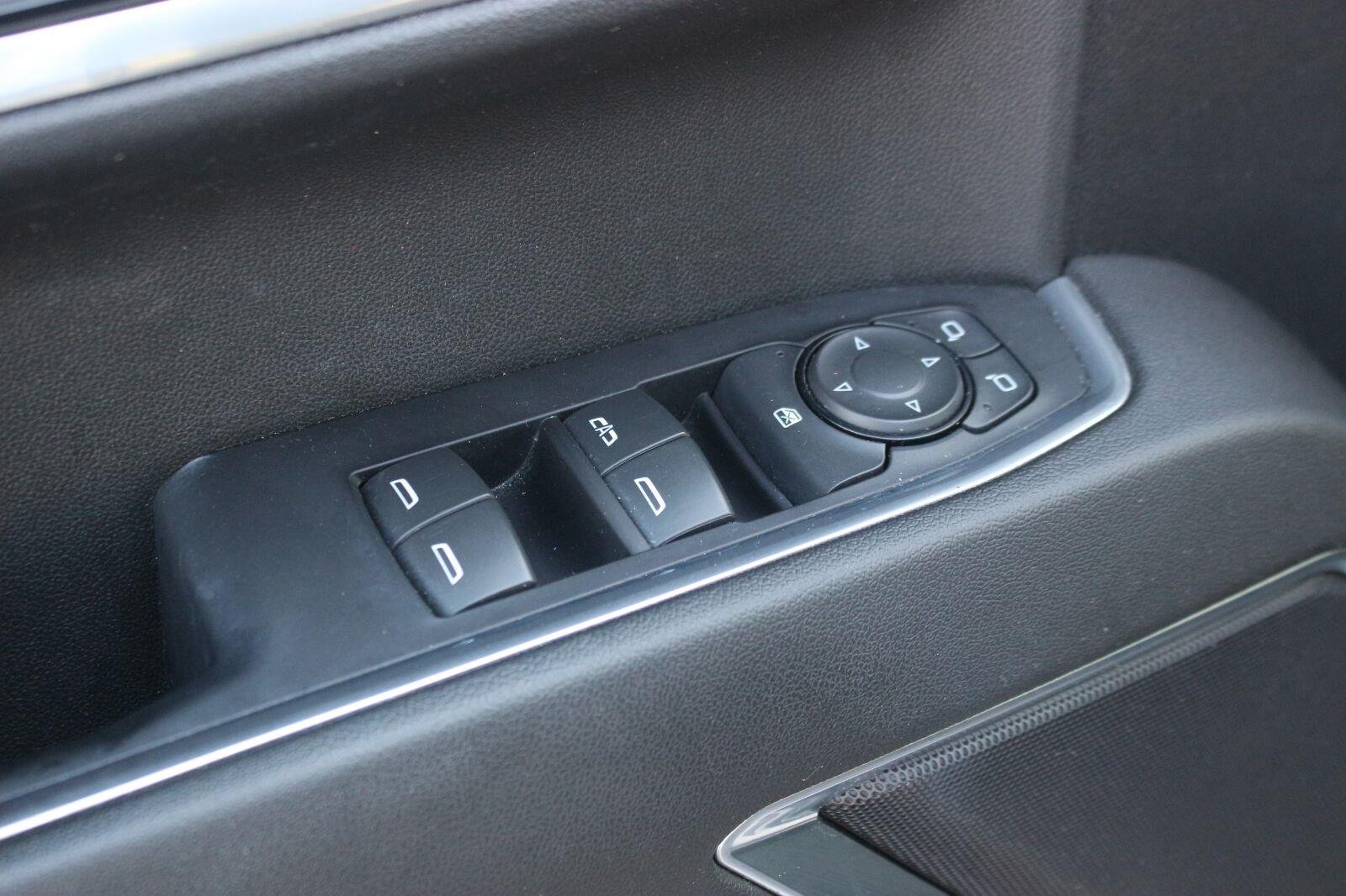 Used 2022 SUMMIT WHITE Chevrolet LT image 15