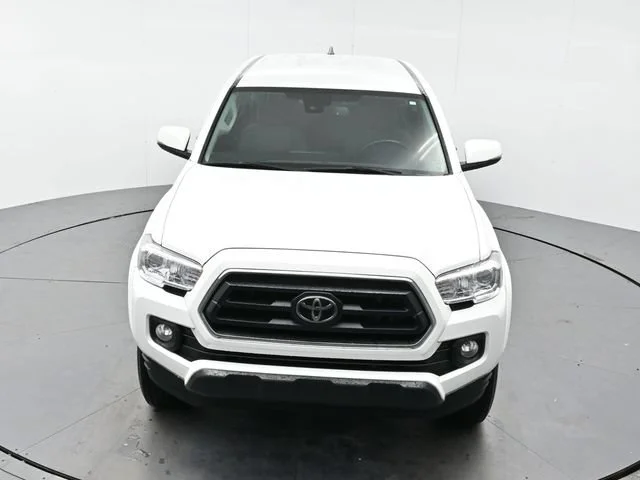 Used 2022 White Toyota SR5 image 29