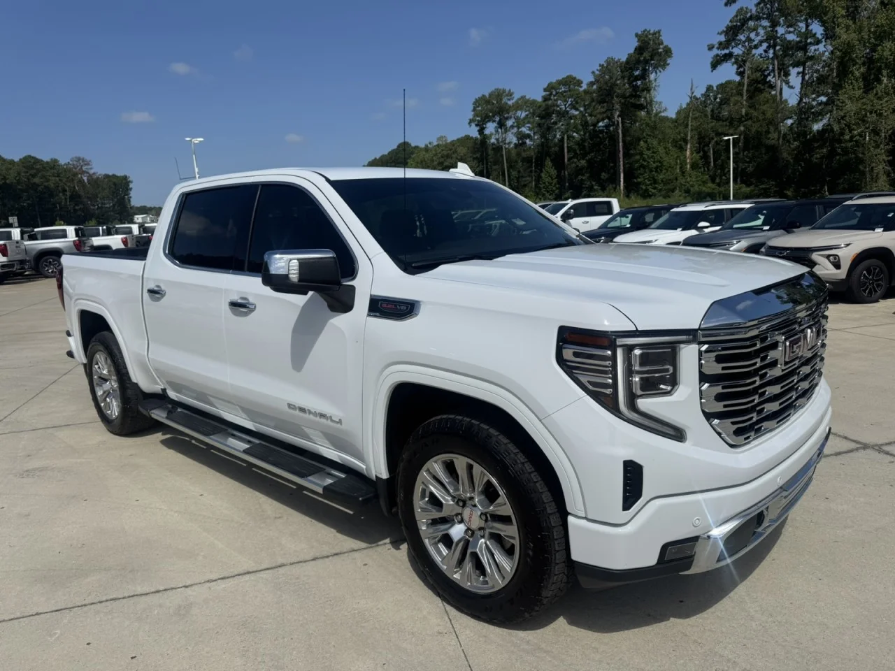 Used 2023 SUMMIT WHITE GMC Denali image 4
