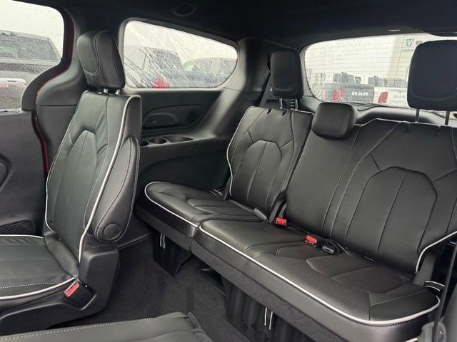 New 2026 Red Hot Pearl-Coat Exterior Paint Chrysler Limited image 31