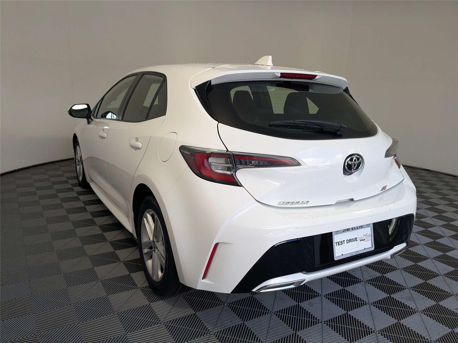 Certified Used 2022 Super White Toyota SE image 8