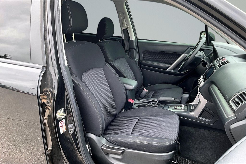 Used 2018 Black Subaru 2.5i Premium image 6