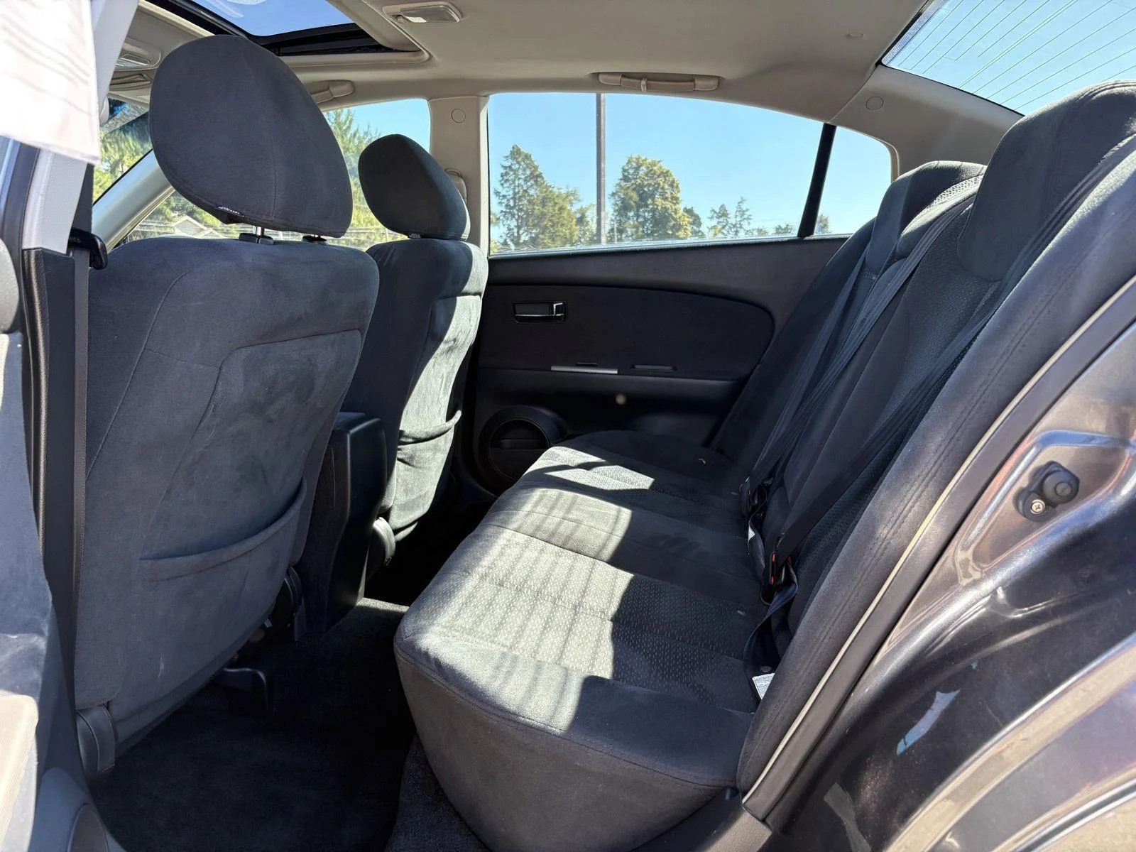 Used 2005 Smoke Metallic Nissan 3.5 SE image 10