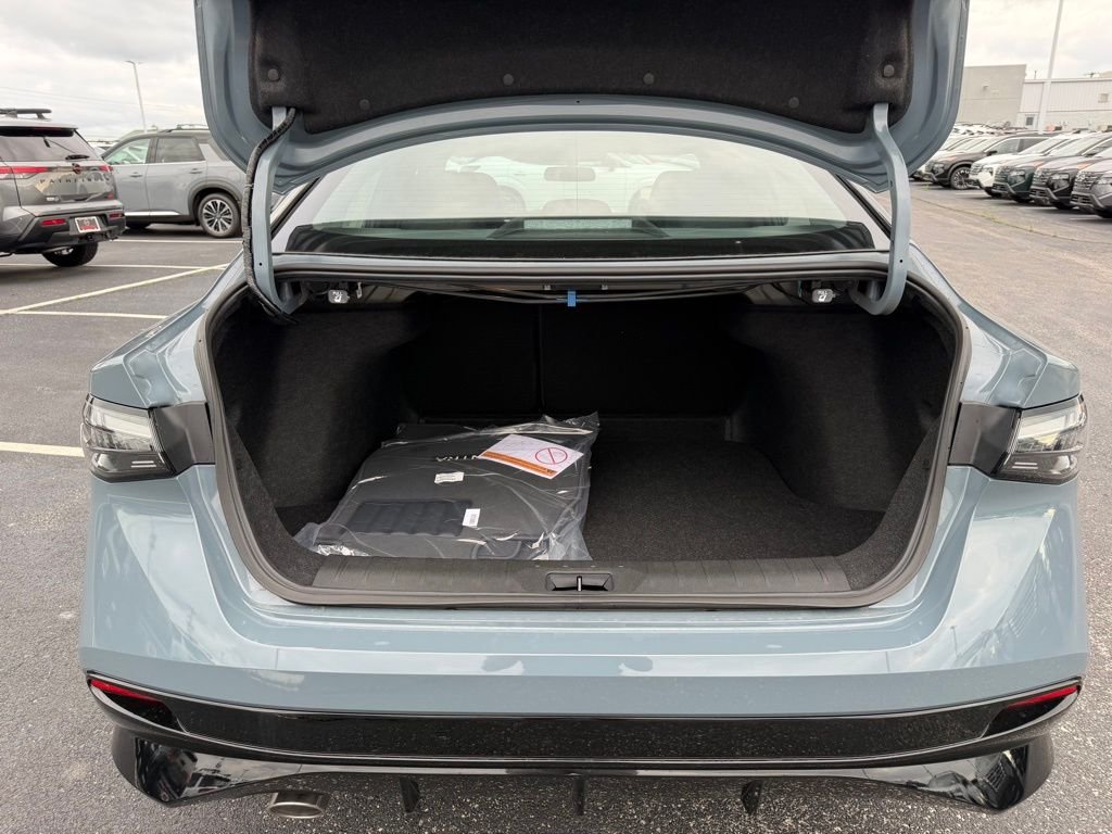 New 2026 Atlantic Gray Metallic / Super Black Two-tone Nissan SR image 32