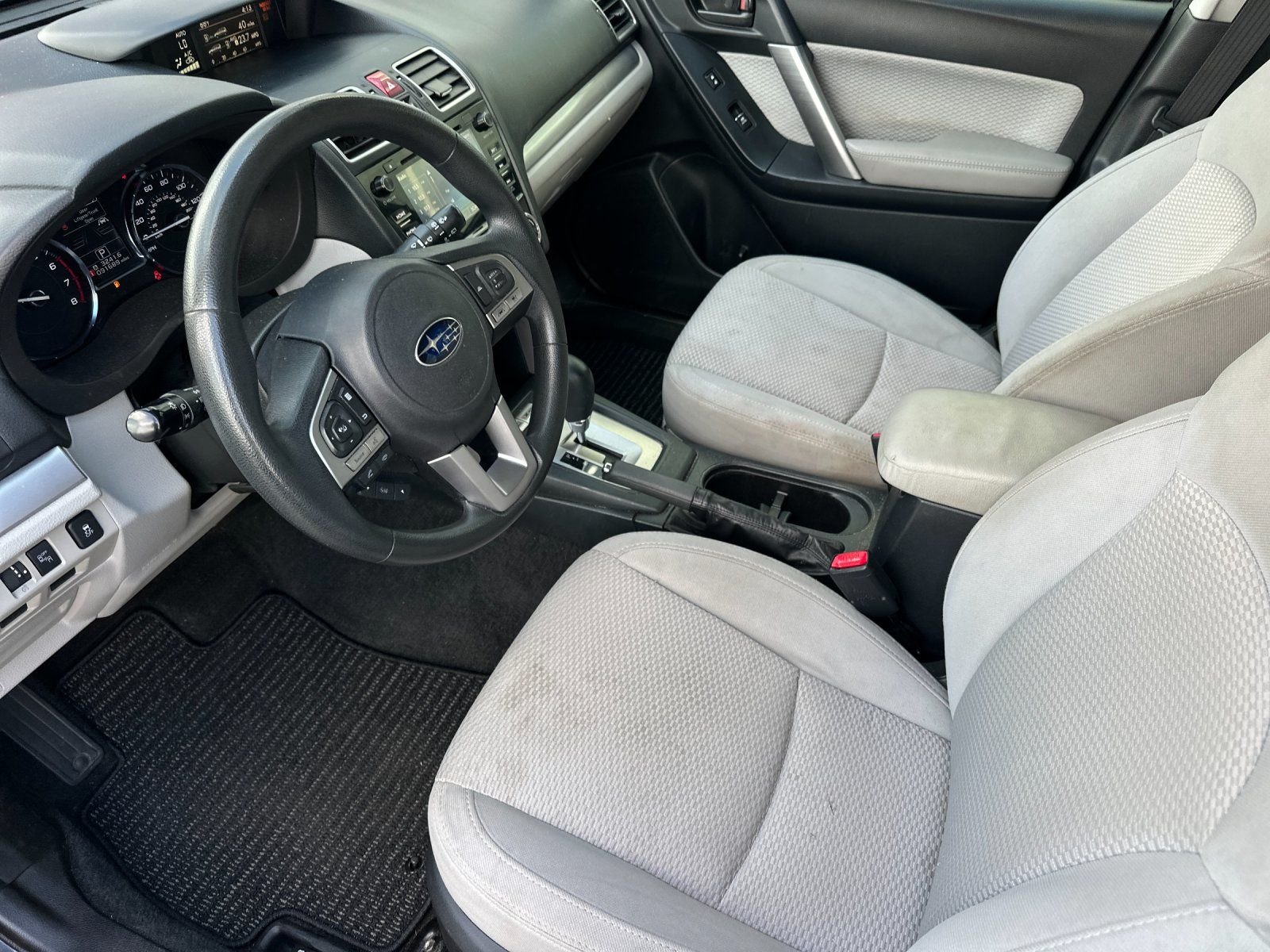 Used 2018 Dark Gray Metallic Subaru 2.5i Premium image 9