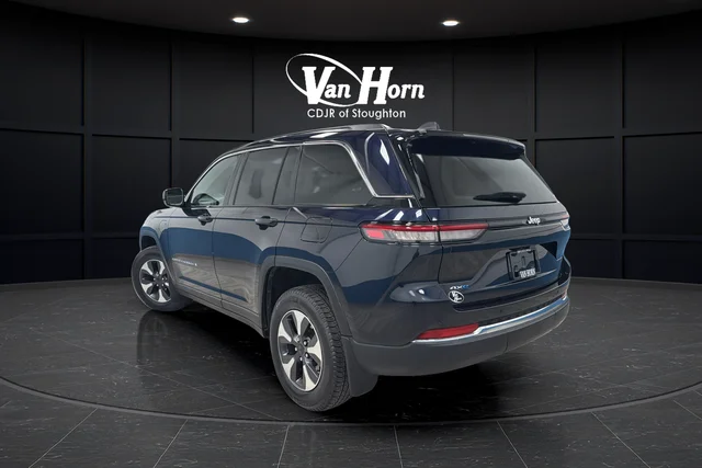 Used 2022 Midnight Sky Jeep 4xe image 5