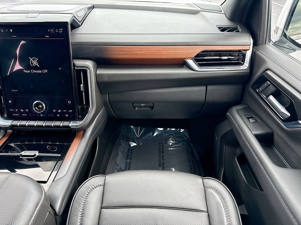 2025 GMC Yukon XL Denali - Photo 24