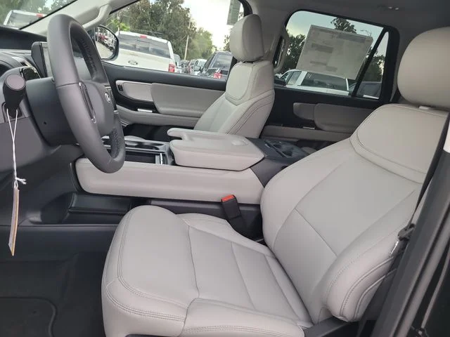New 2027 Black Metallic Ford Active image 22